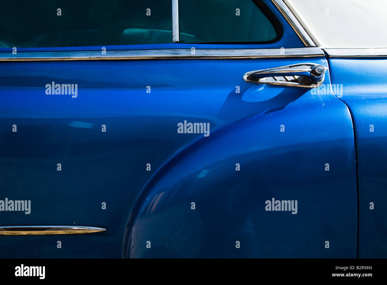 Dettaglio della porta di un degli anni cinquanta American automobile in Trinidad, Cuba Foto Stock