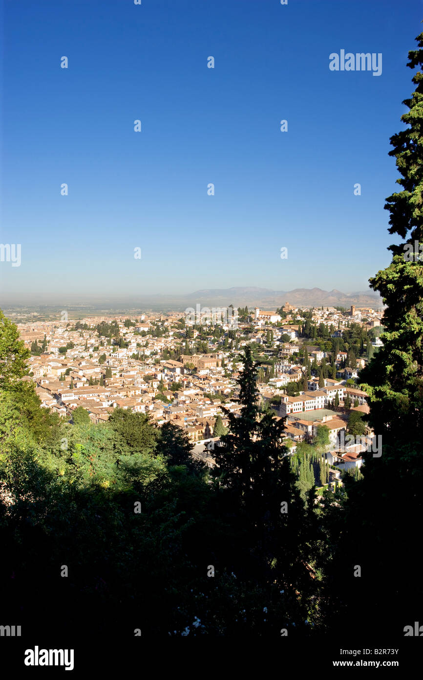 Vista della città di Granada, Spagna, dall'Alhambra Foto Stock