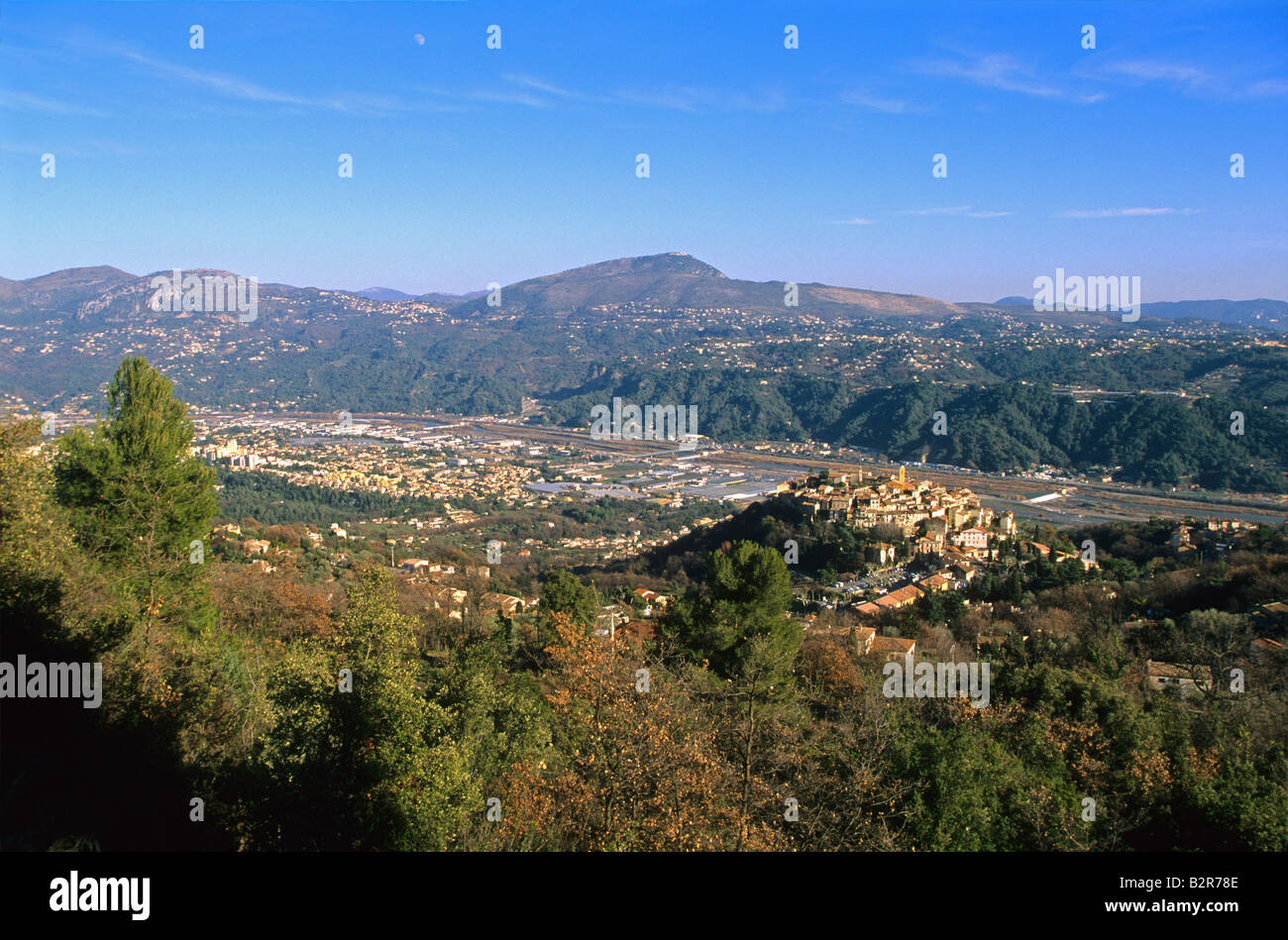 Borgo arroccato di Gattieres vicino Nizza Var valle unaLpes-Maritimes 06 Cote d Azur Riviera francese PACA Francia Europa Foto Stock