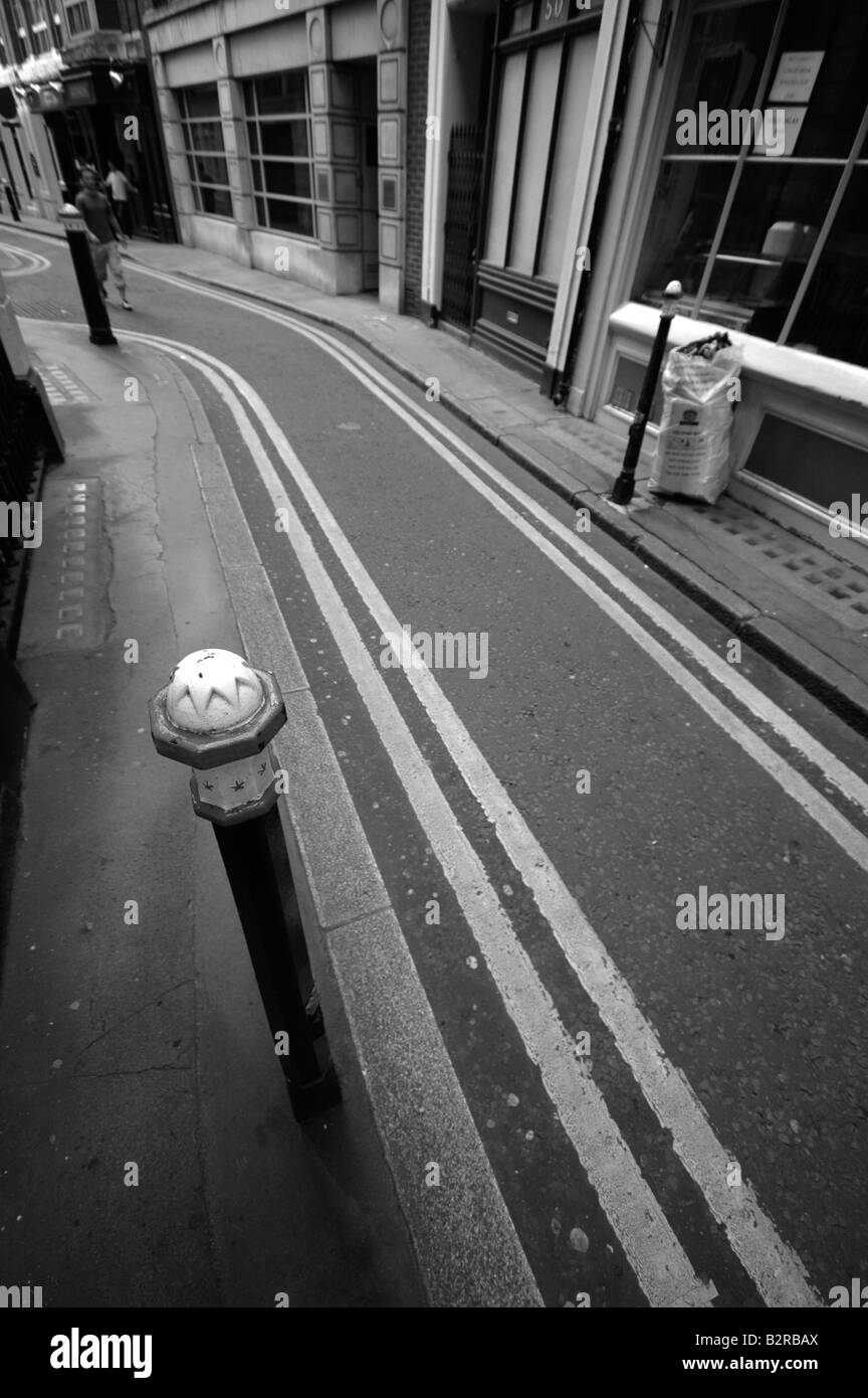 Doppio giallo linee, Londra Foto Stock