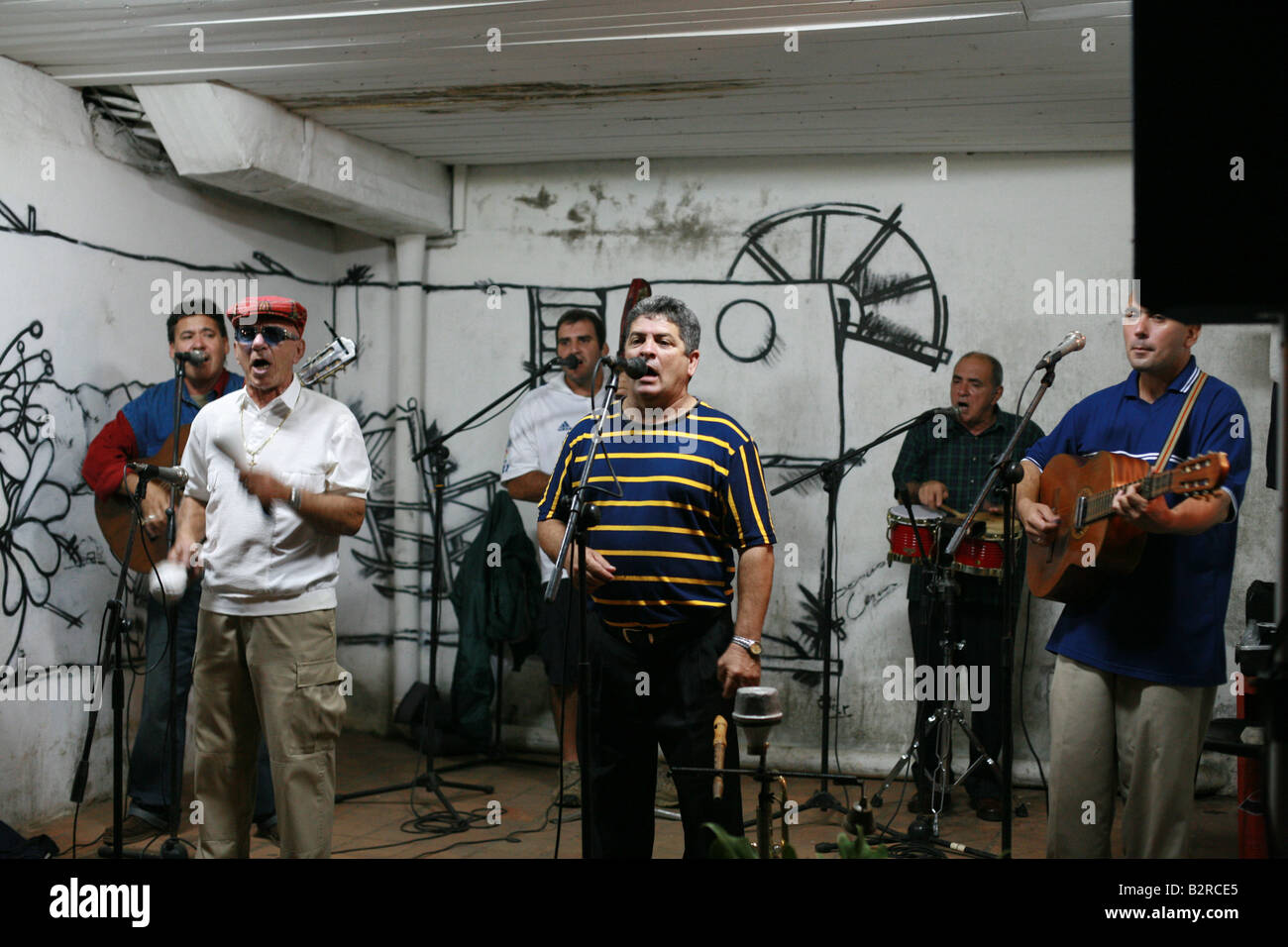 Salsa band che suona in un bar di Vinales Pinar del Río Provincia Cuba America Latina Foto Stock