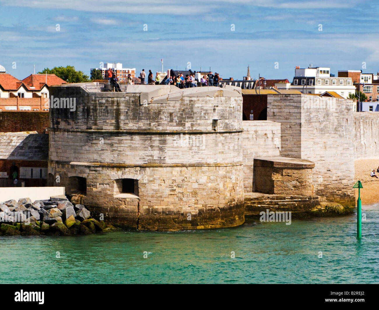 Round Tower parte di Portsmouth città vecchia pareti all'entrata del porto di Portsmouth Inghilterra Hampshire REGNO UNITO Foto Stock