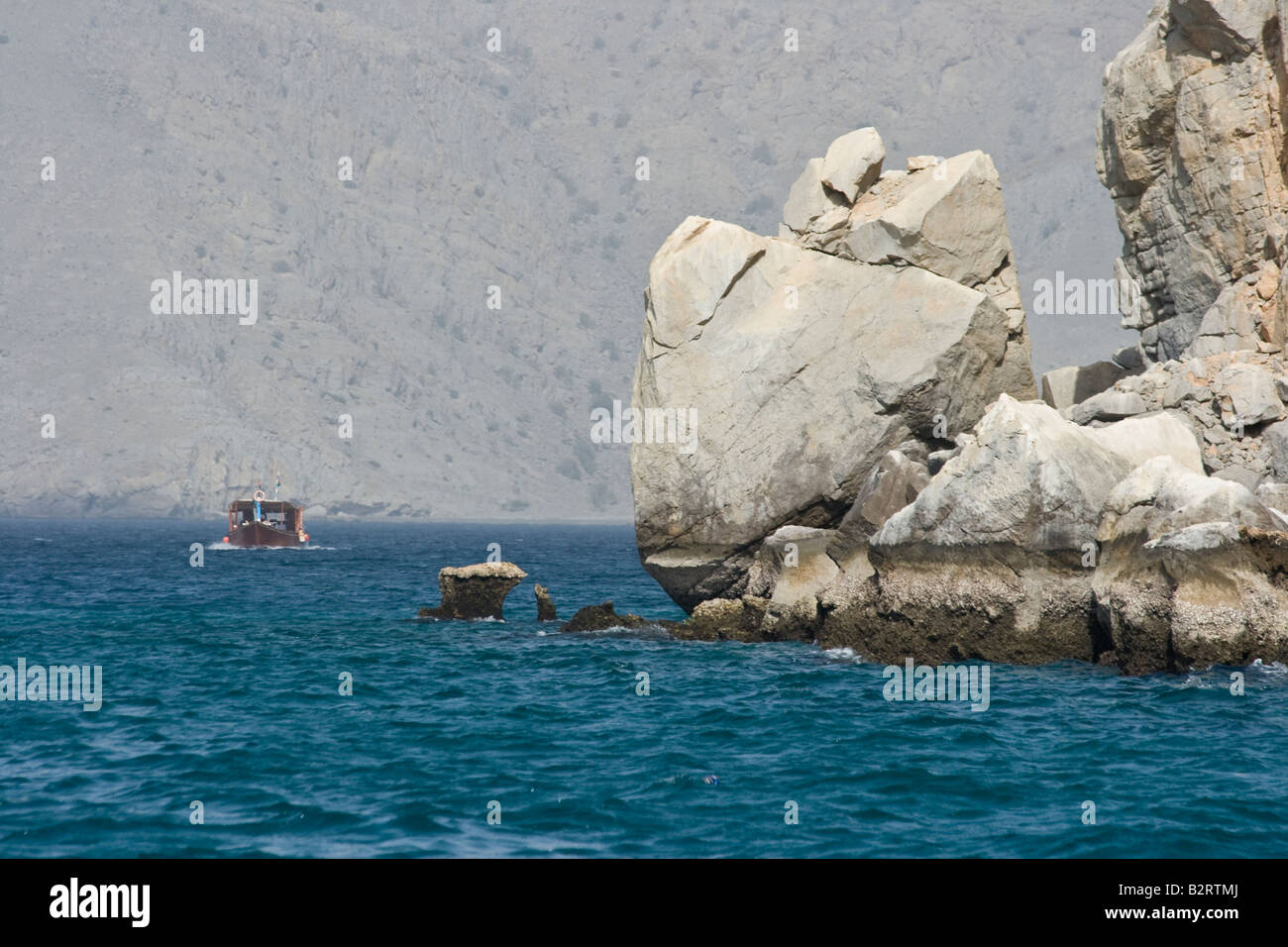 Daylong tour in barca sulla penisola di Musandam in Oman Foto Stock