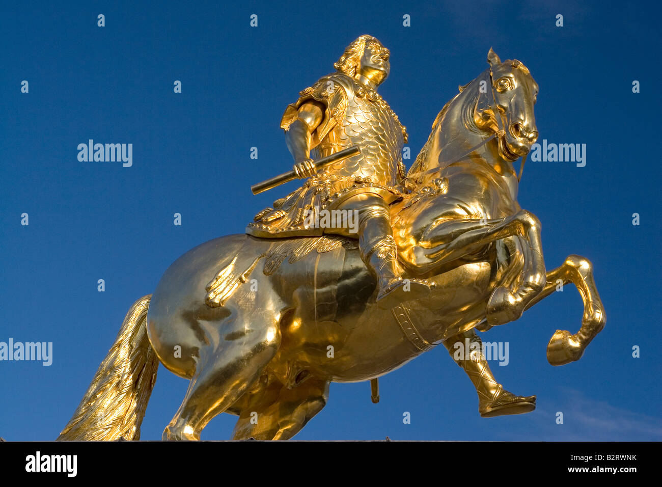 Il Golden Rider statua in Neustadt di Dresda. La statua è di Frederich Augusto II, l'Elettore di Sassonia. Foto Stock