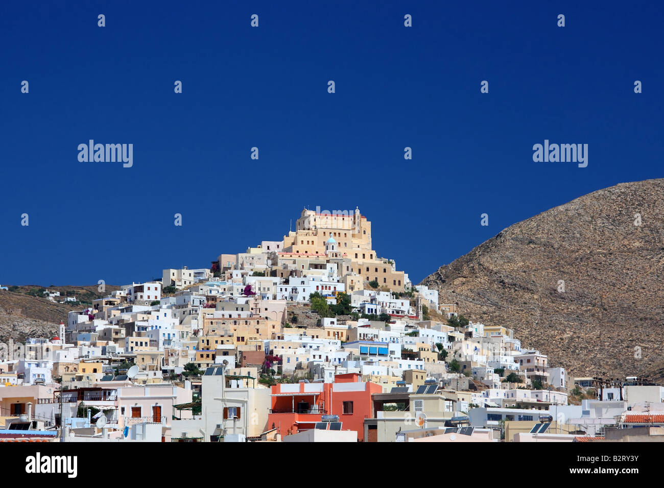La zona cattolica chiamato Ano Syra di Ermoupolis città sulla cima di una collina in Syros Island Grecia Foto Stock