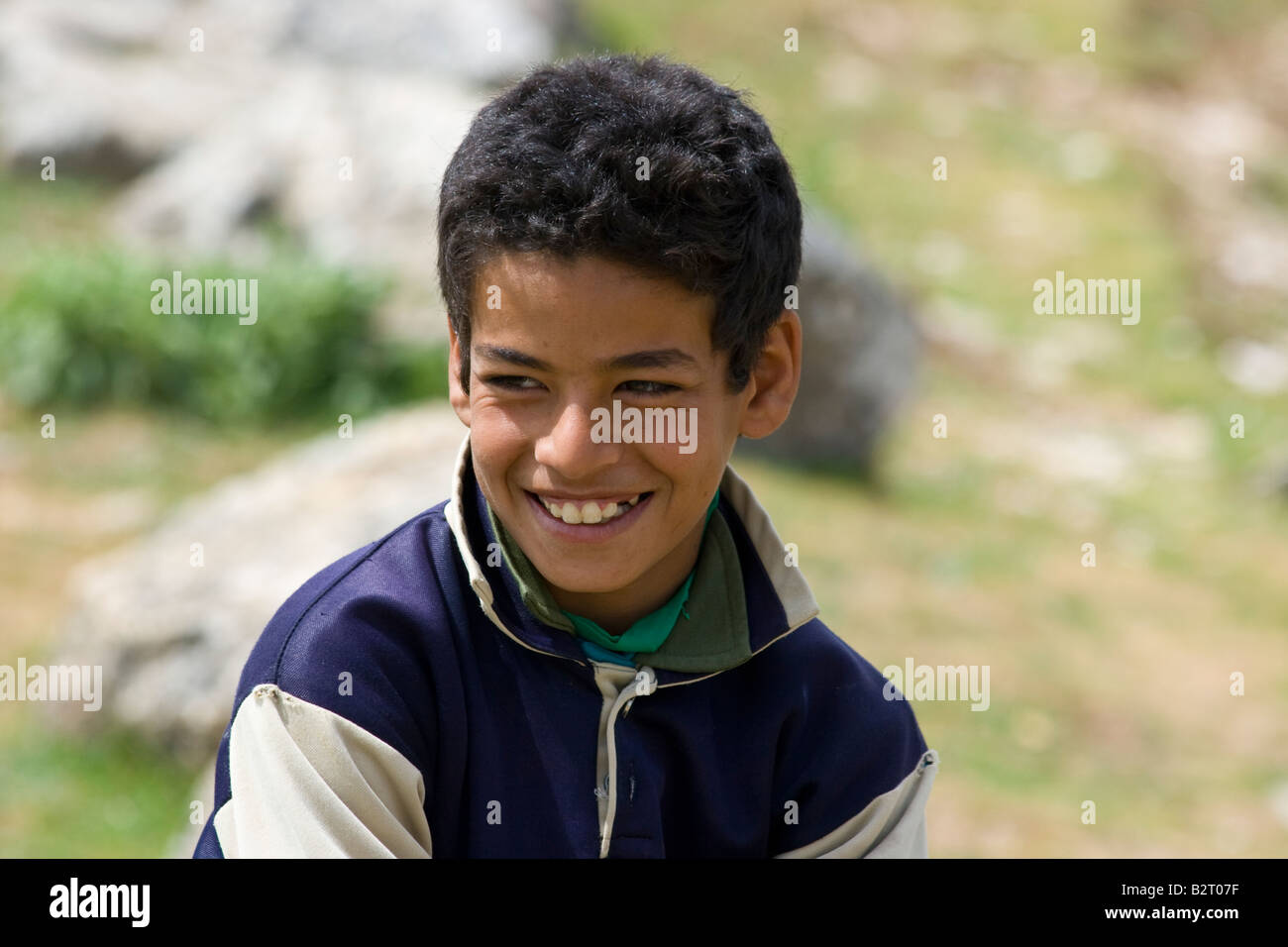 Ragazzo siriano presso le rovine di Apamea in Siria Foto Stock