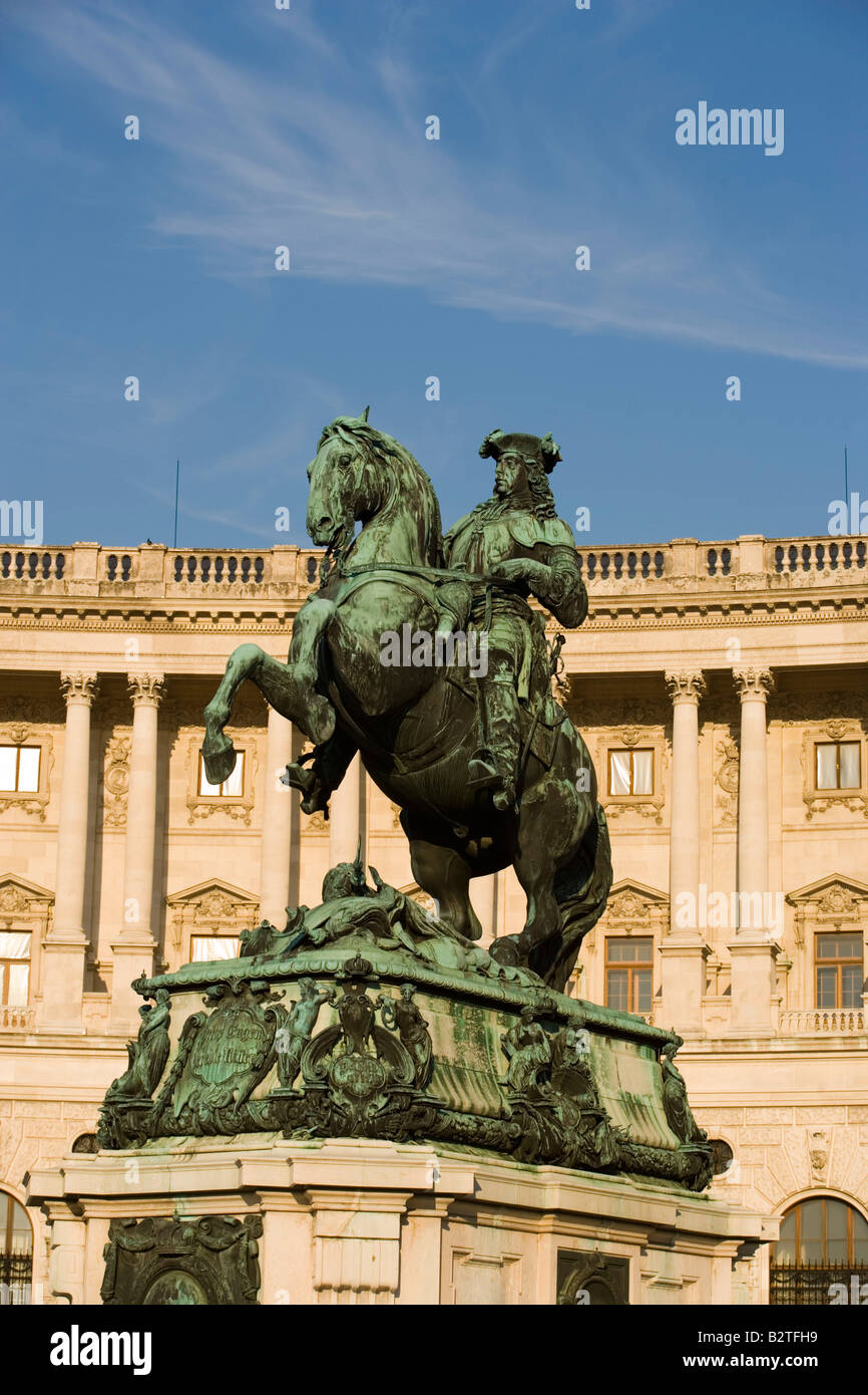 Il principe Eugenio di Savoia statua che si trova nella parte anteriore del Neue Hofburg di Vienna, Austria Foto Stock
