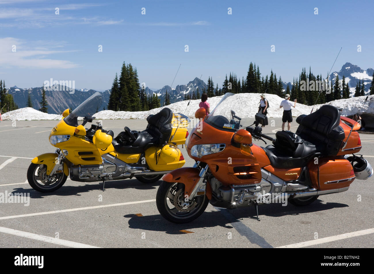 Honda Goldwing moto a Sunrise car park Il Parco Nazionale del Monte Rainier ala d'oro giallo arancione Washington WA USA US Foto Stock