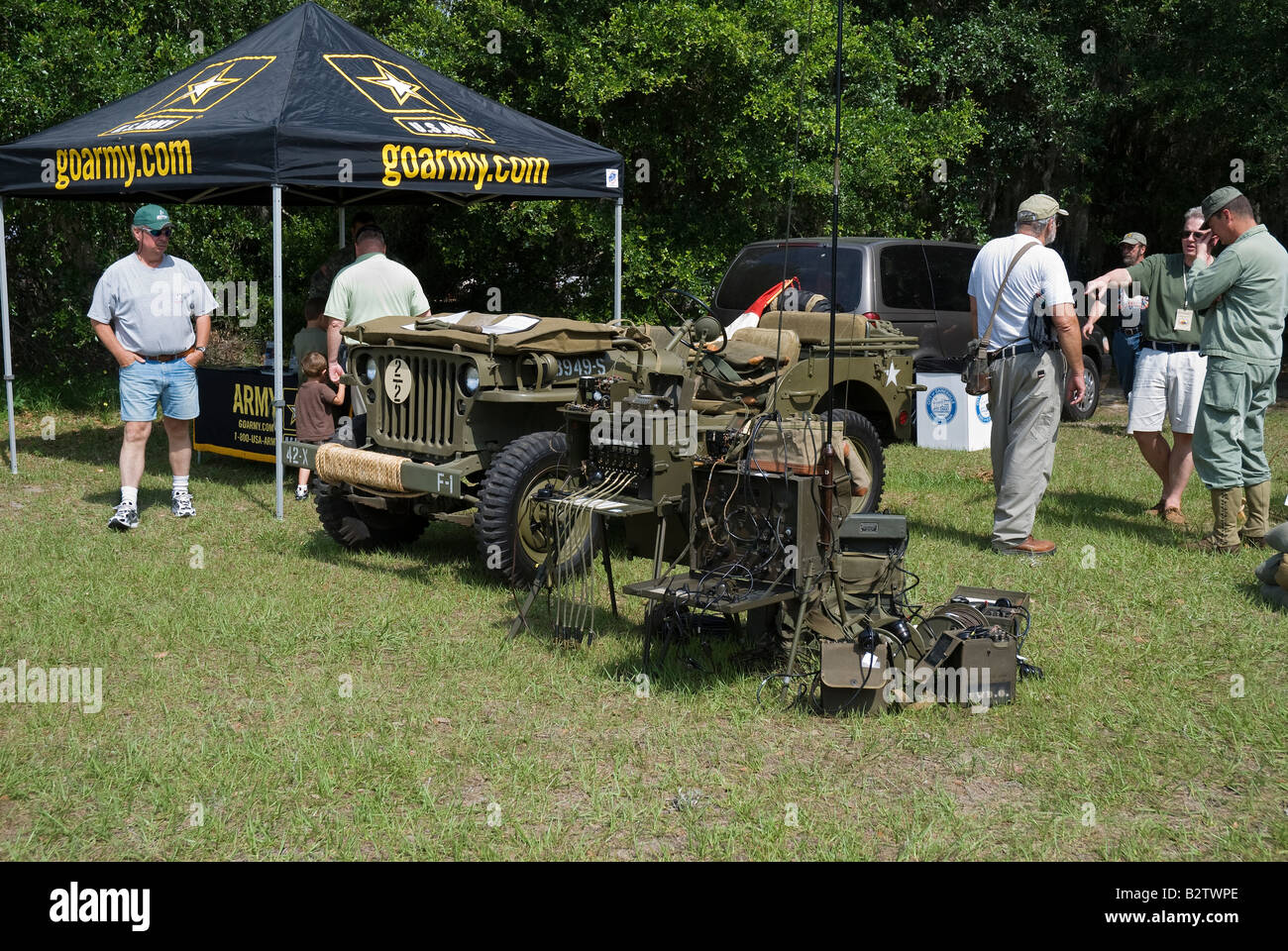 Visualizzazione di vintage U S equipaggiamento militare al fair Gainesville Florida Foto Stock
