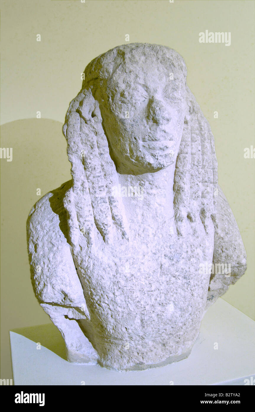 Heraklion, Iraklio, Creta, Grecia. Museo archeologico. Poros statua femminile. Daedalic stile. Periodo Arcaico (7thC BC) Foto Stock