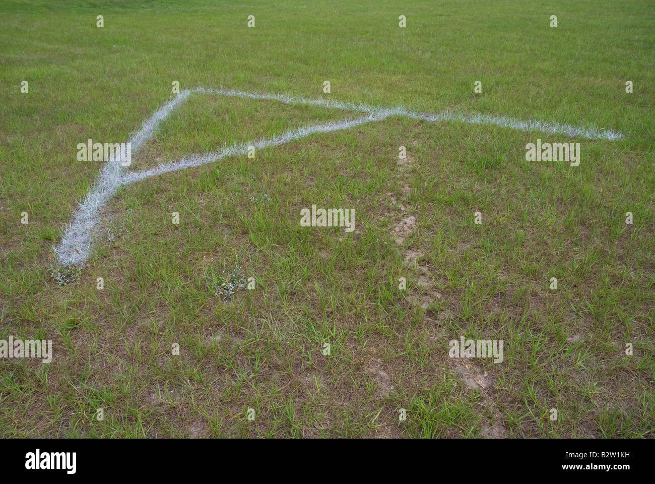 Aerei di atterraggio di aiuti sotto forma di un gigante di 'A' dipinta su erba in elicottero fair Gainesville Florida Foto Stock