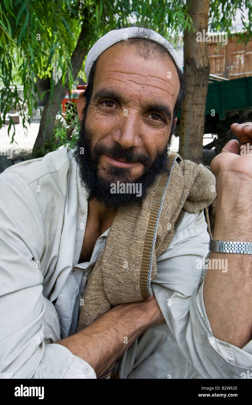 Sud lavoratore pakistano nella Hunza Valley nel Nord Pakistan Foto Stock