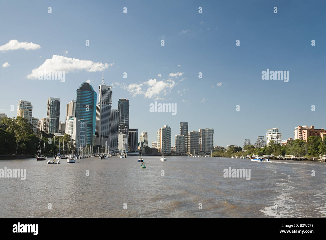 Fiume Brisbane e cielo e raschiatori Foto Stock
