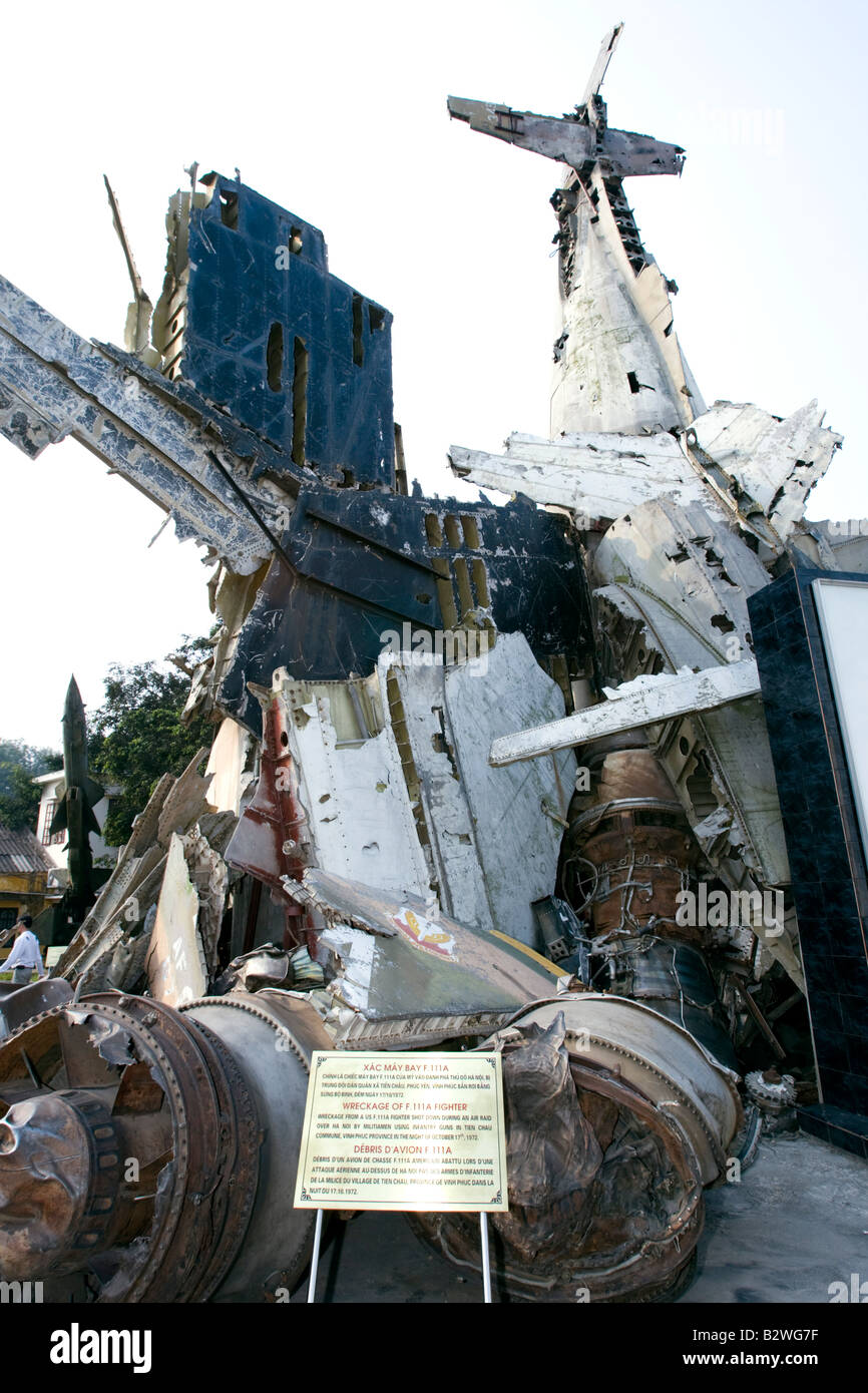 Francese e aerei americani ha detto di essere stato abbattuto Museo di Storia Militare Hanoi Vietnam Foto Stock