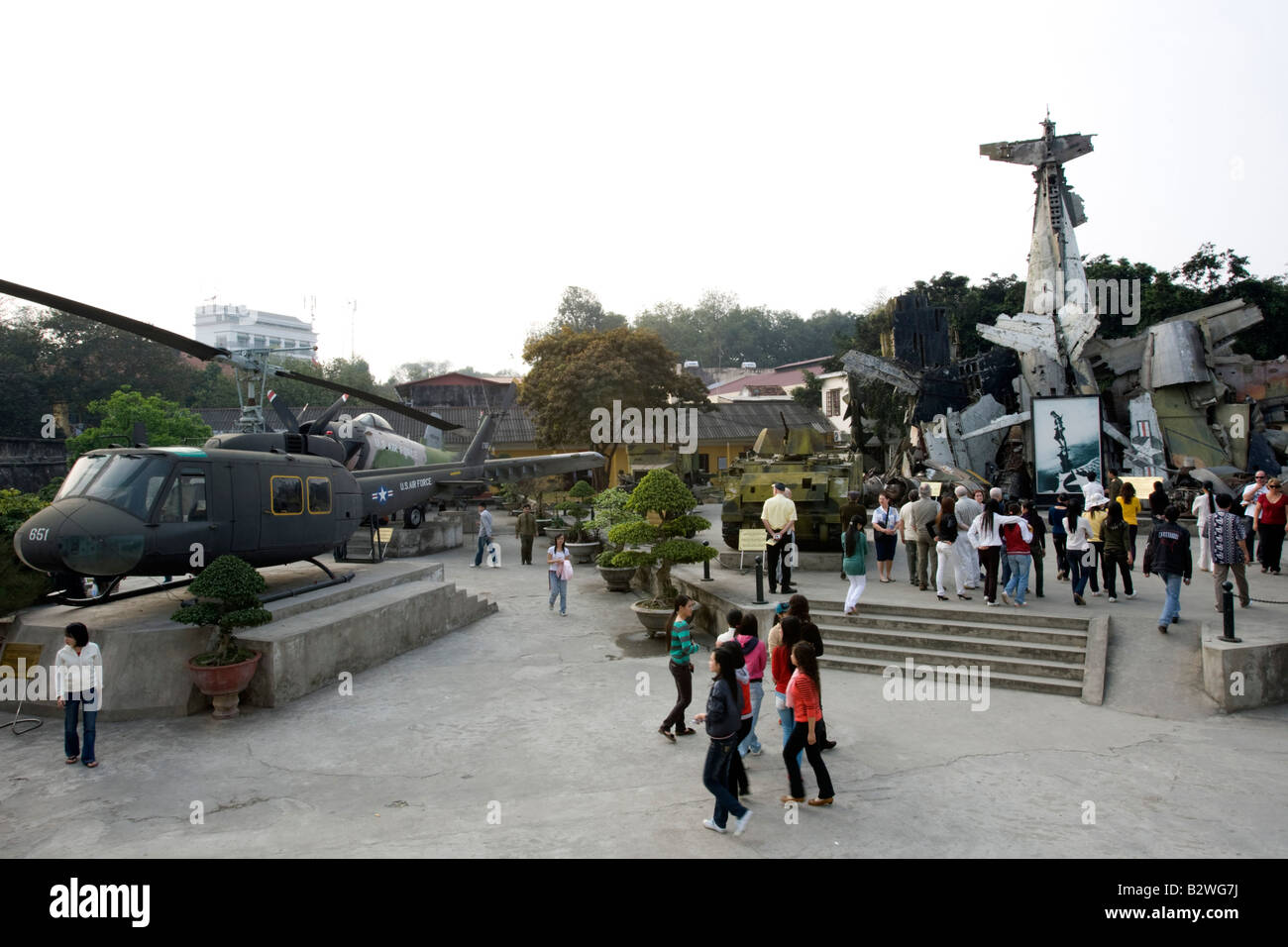 Francese e aerei americani ha detto di essere stato abbattuto Museo di Storia Militare Hanoi Vietnam Foto Stock