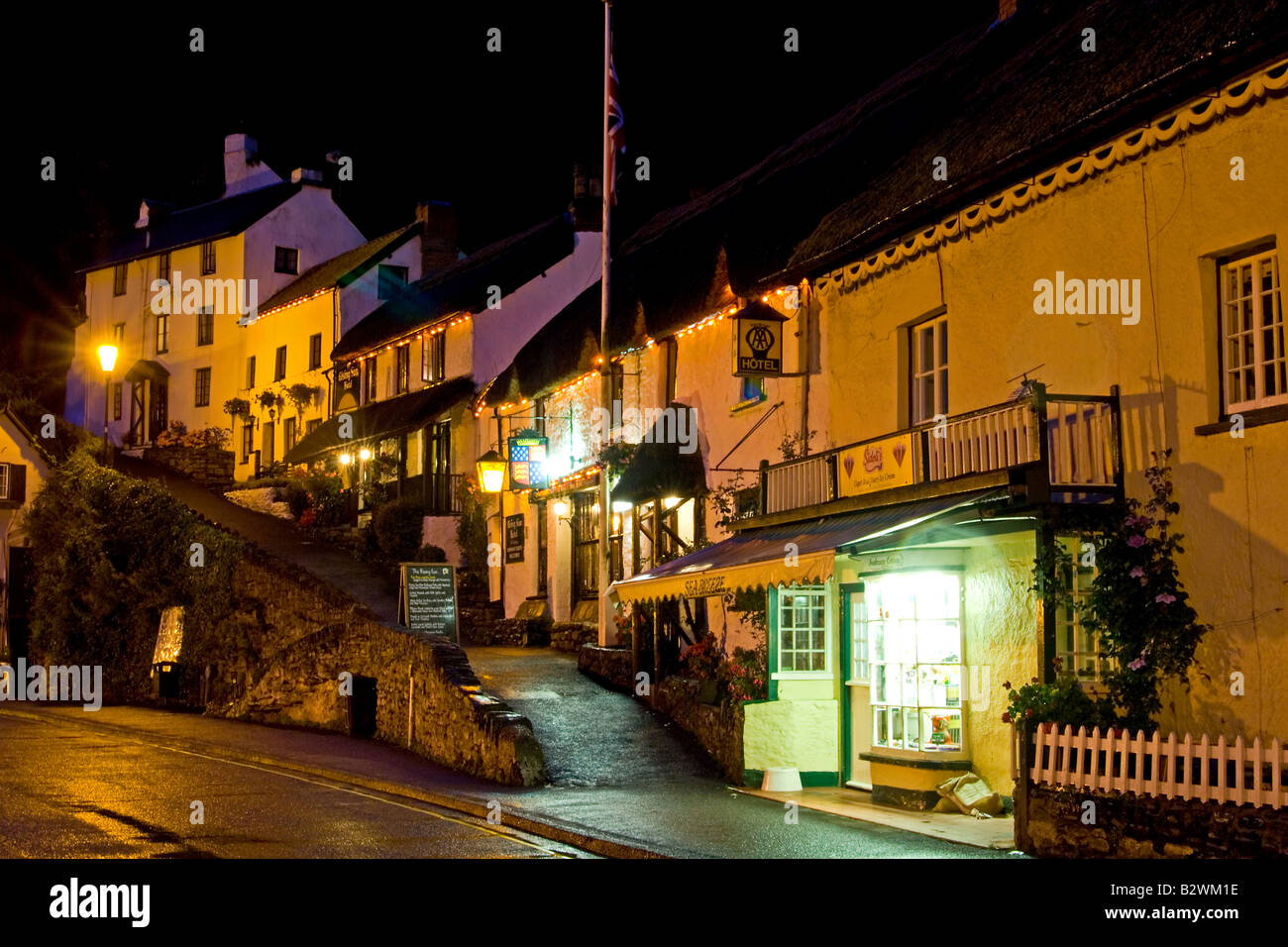 Il Rising Sun Hotel di notte, Lynmouth, Devon Foto Stock