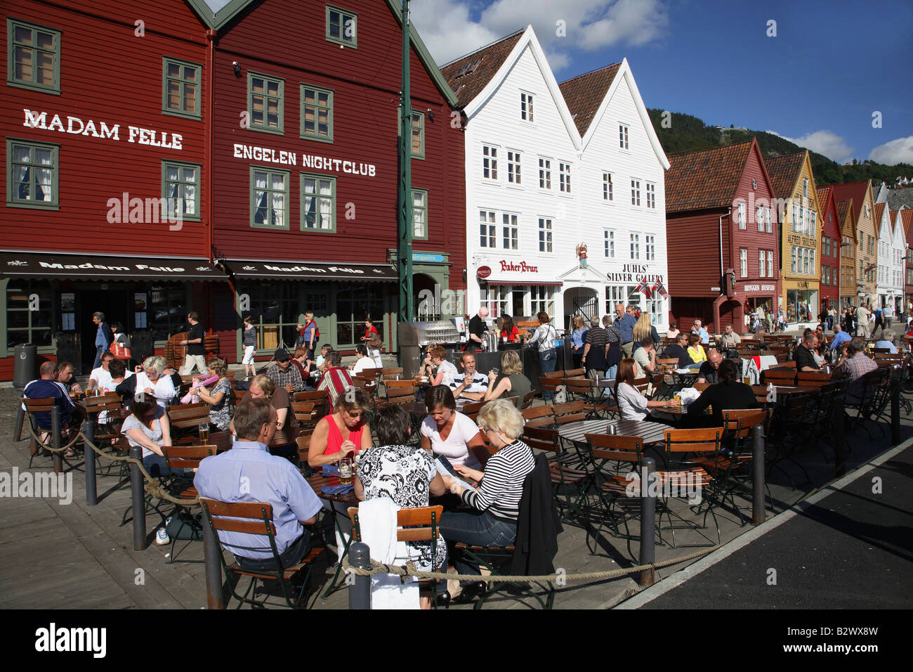 Norvegia Bergen Bryggen area storica di persone Foto Stock