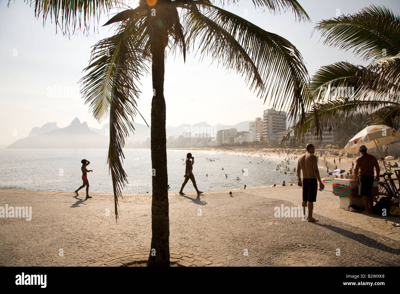 Tramonto sulla spiaggia di Ipanema, Rio de Janeiro, Brasile Foto Stock