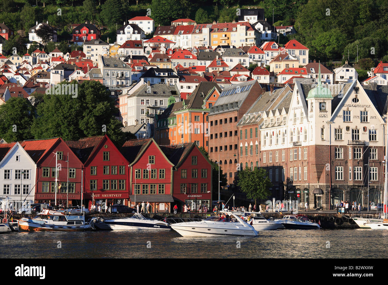 Norvegia Bergen Bryggen area storica skyline Harbour Foto Stock