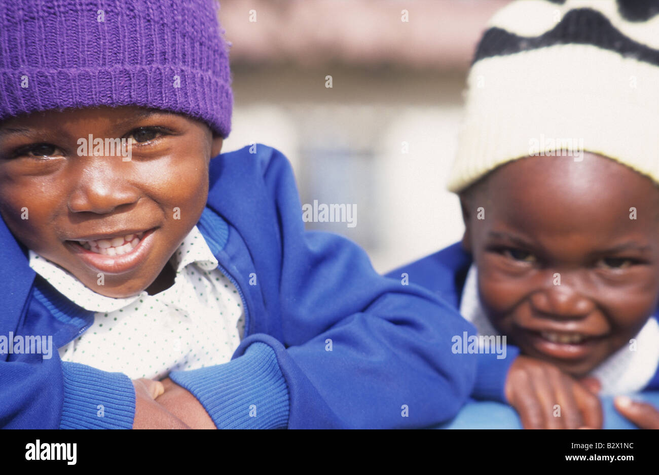 Orfani che hanno genitori sono stati vittime dell'AIDS in un orfanotrofio vicino Harare, Zimbabwe, Africa Foto Stock