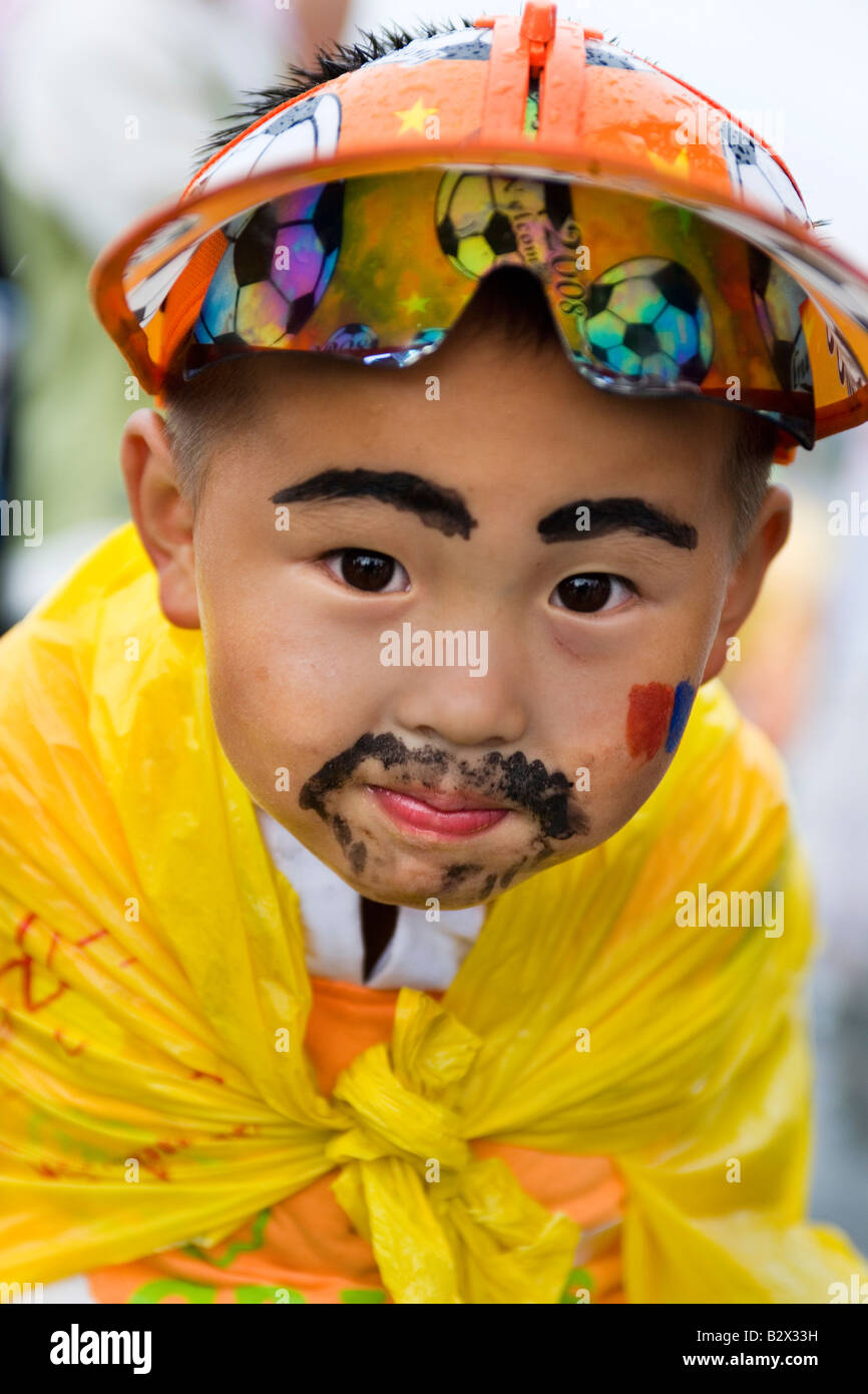 Un bambino mongola in costume per celebrare la festa nazionale Foto Stock