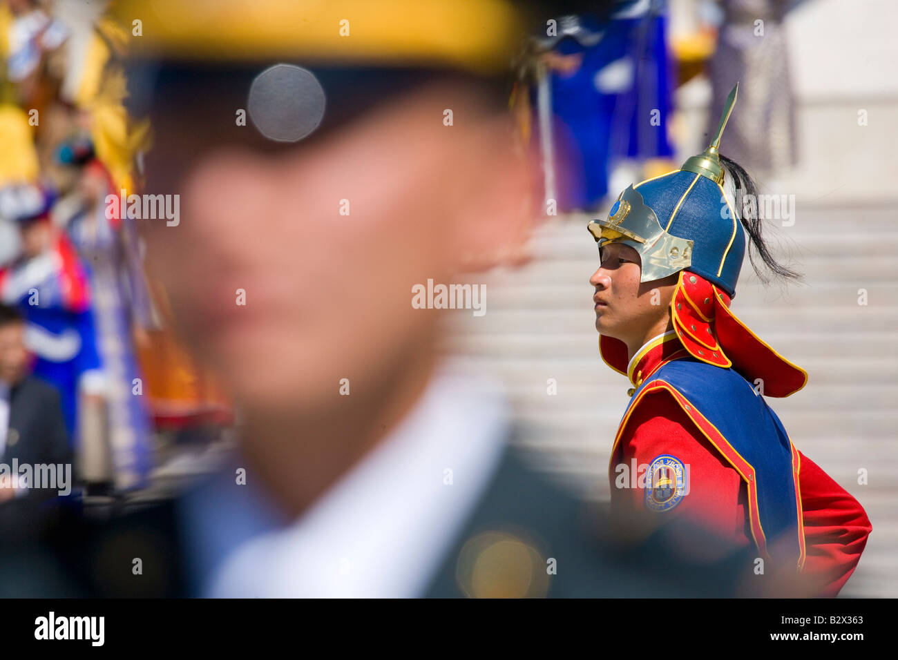 La guardia presidenziale di arrivare per la cerimonia di apertura in Piazza Sukhbaatar, Ulaanbaatar, in Mongolia Foto Stock