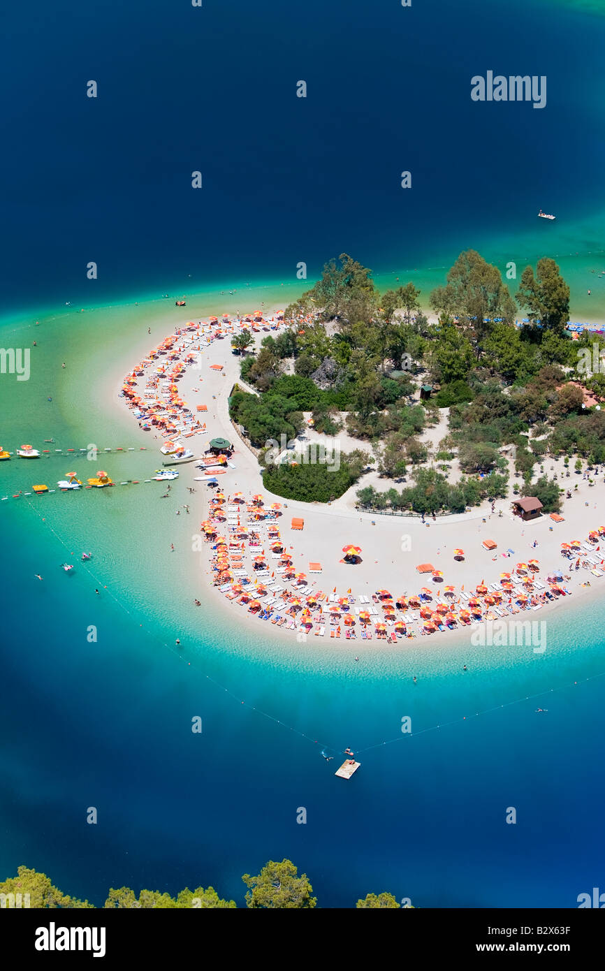 Turchia, Costa Mediterranea anche conosciuta come la Costa turchese, Oludeniz vicino a Fethiye, veduta aerea della famosa laguna blu Foto Stock