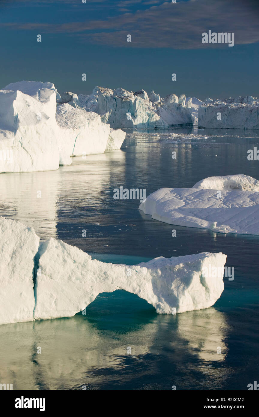 Iceberg dal ghiacciaio Jacobshavn o Sermeq Kujalleq drena il 7 per cento della Groenlandia lastra di ghiaccio Foto Stock