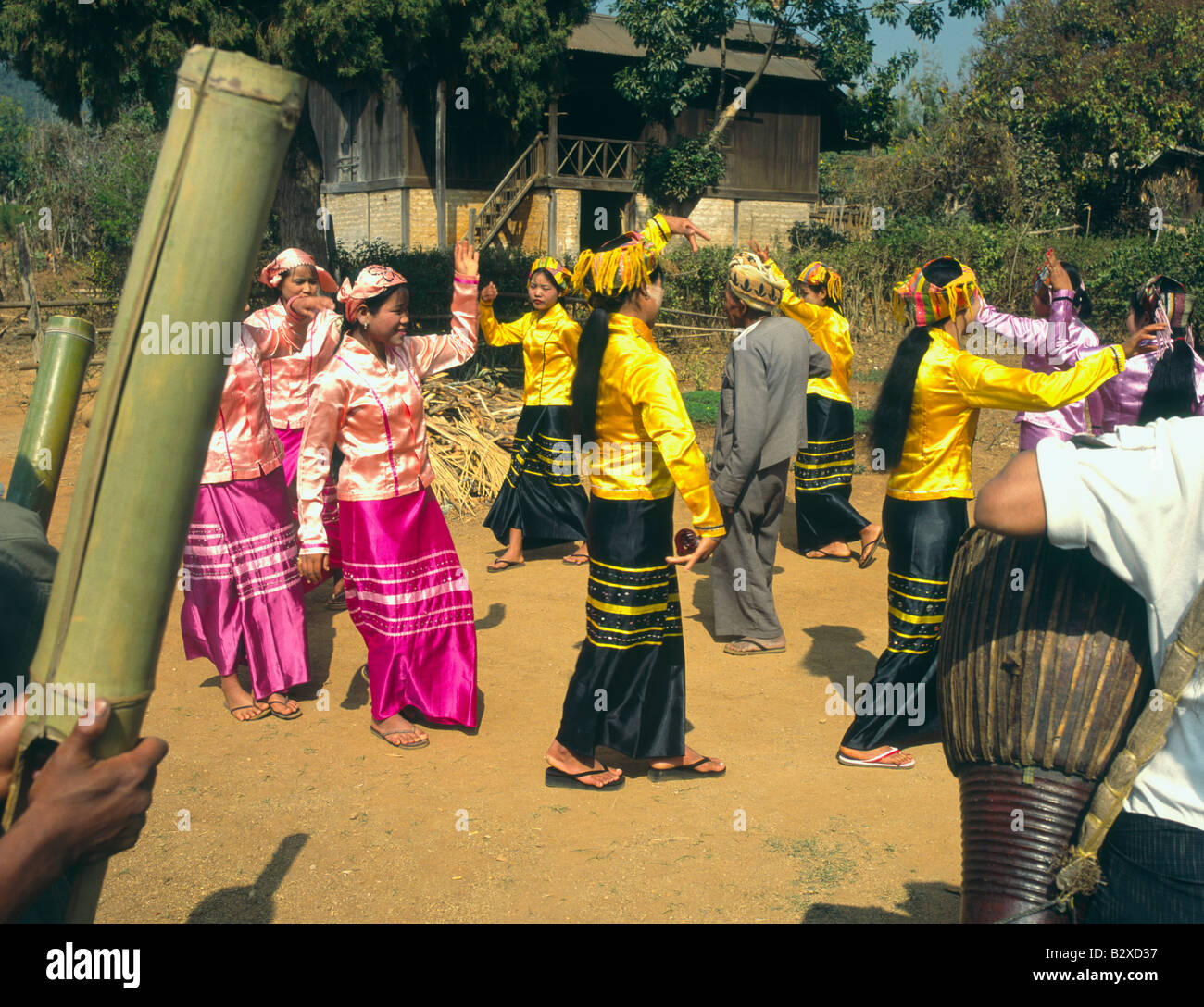 Myanmar Birmania Miynka village Kalaw area minoranza Tanyau balli tradizionali in costumi tradizionali Foto Stock