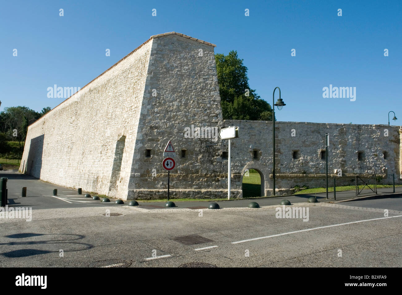 Parte delle mura della città vecchia di Bayonne Aquitaine Francia Foto Stock