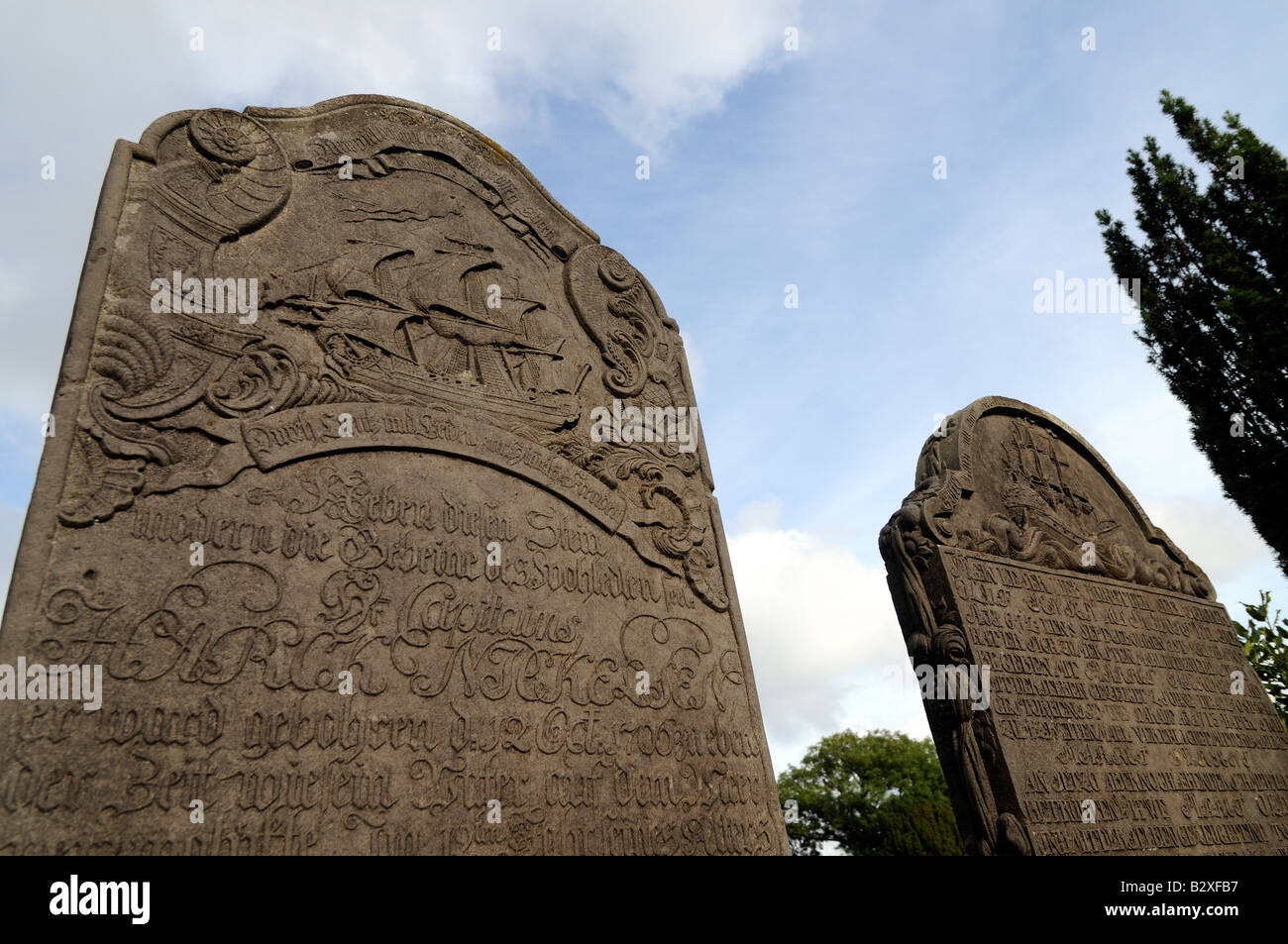 Lapidi di ricchi capitani nel cimitero sulla isola tedesca di Amrum Foto Stock