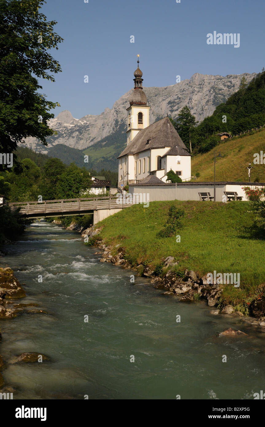 Chiesa di San Sebastiano in Baviera, villaggio di montagna di Ramsau Foto Stock