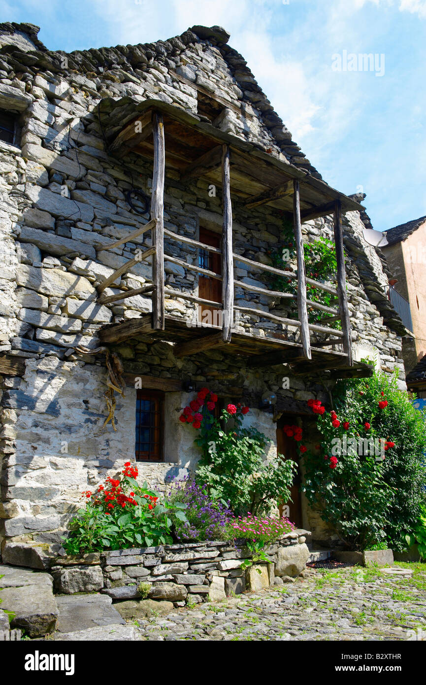 Vecchio casale rustico Corippo, Val Verzasca,Tocino in Svizzera Foto Stock