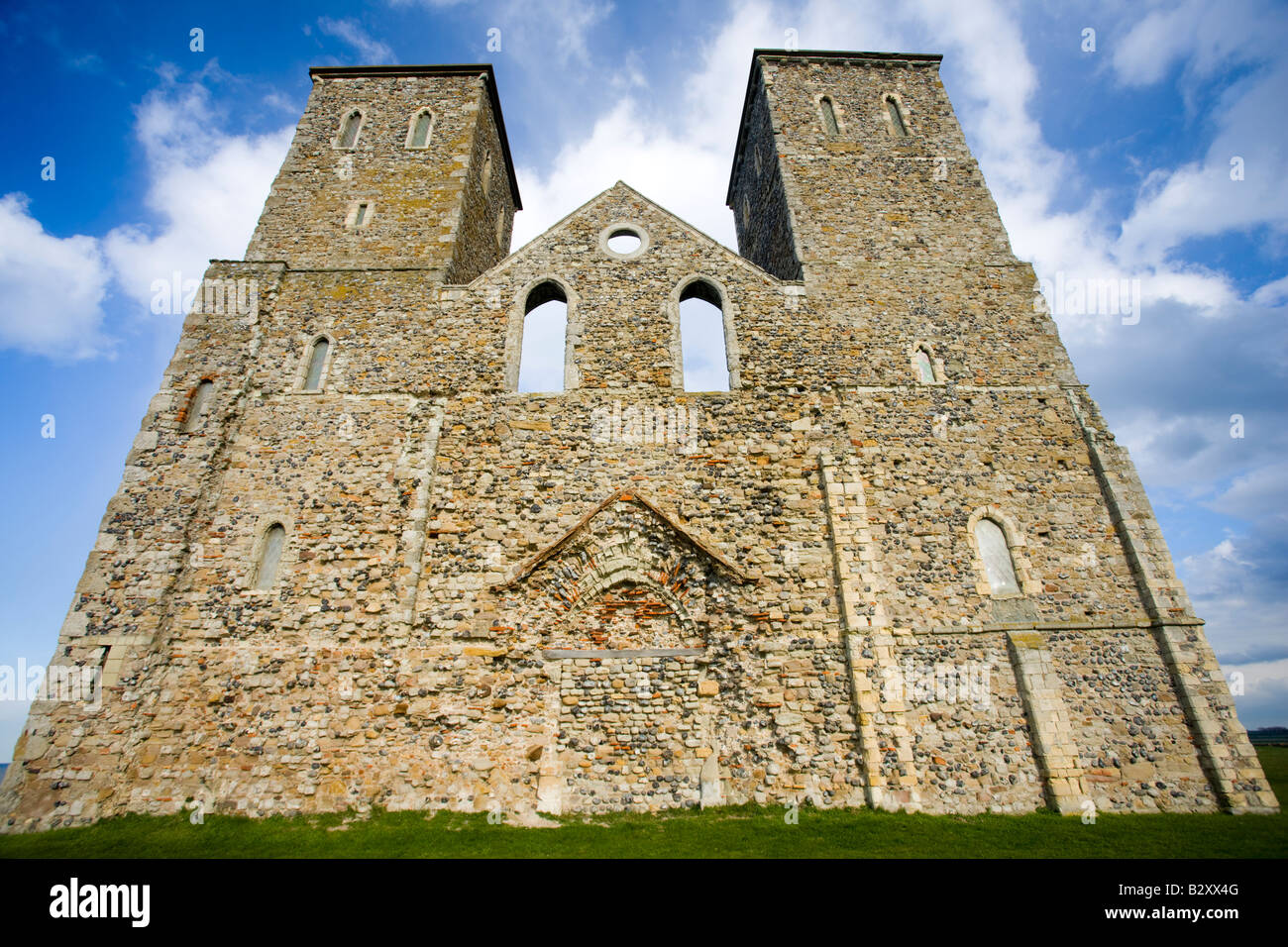 L'antica rovina Chiesa di St Mary s a Reculver Kent Foto Stock
