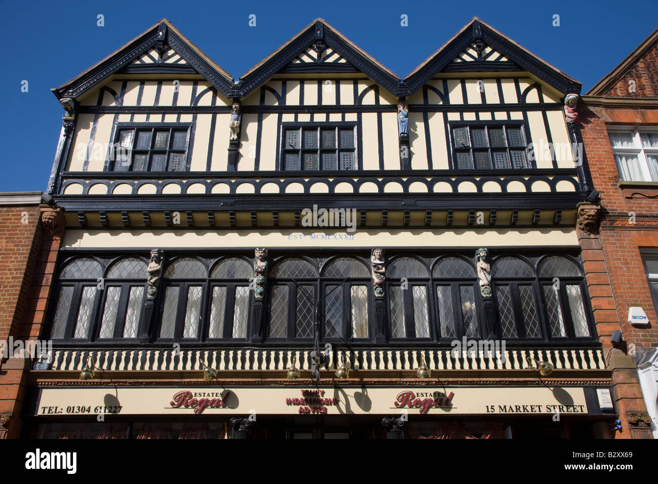 In stile tudor con cornice in legno edificio in Sandwich Kent Foto Stock