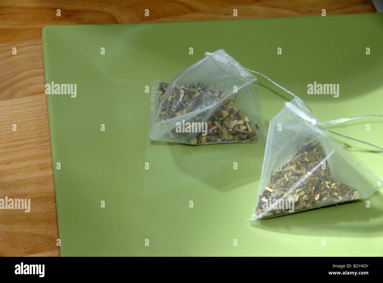 A forma di piramide delle bustine di tè Foto Stock