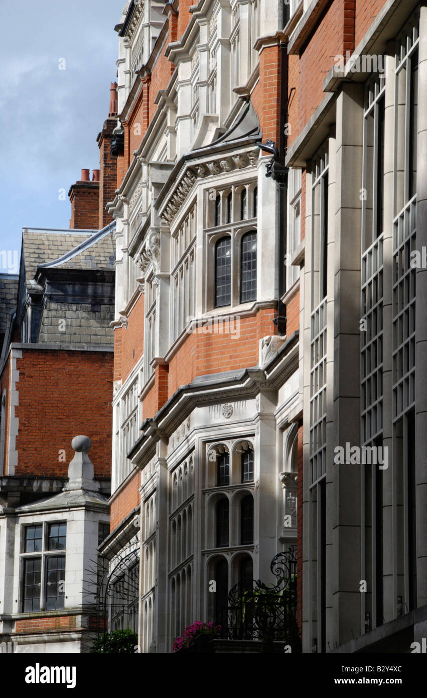 Edificio in stile vittoriano facciate Mayfair London Inghilterra England Foto Stock