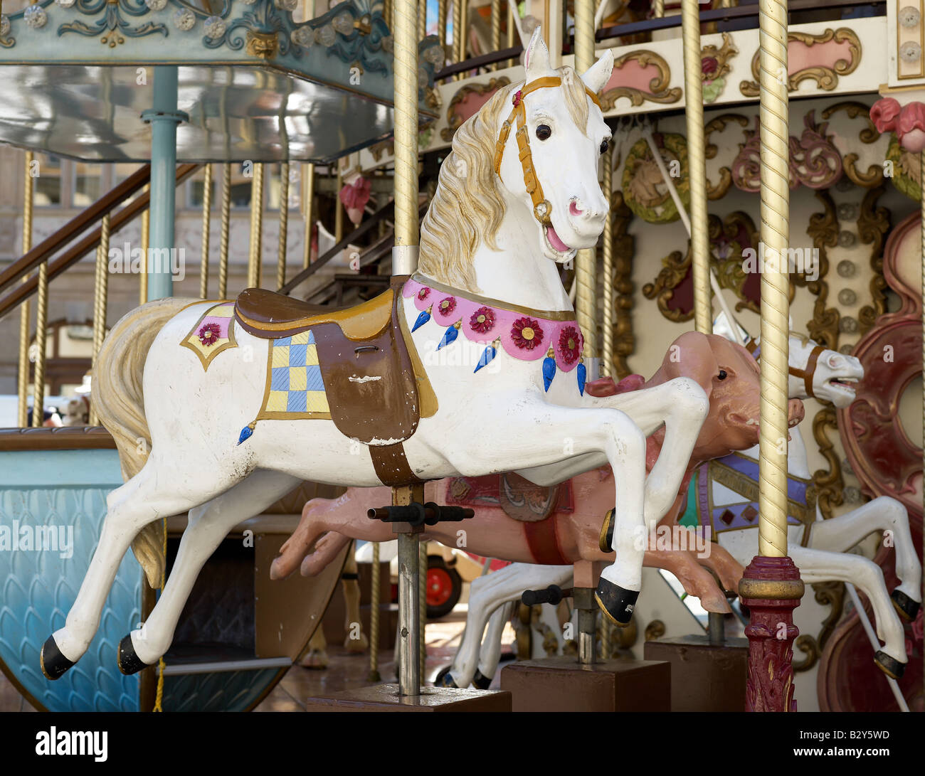 Giostra cavallo di legno Strasburgo Alsace Francia Foto Stock