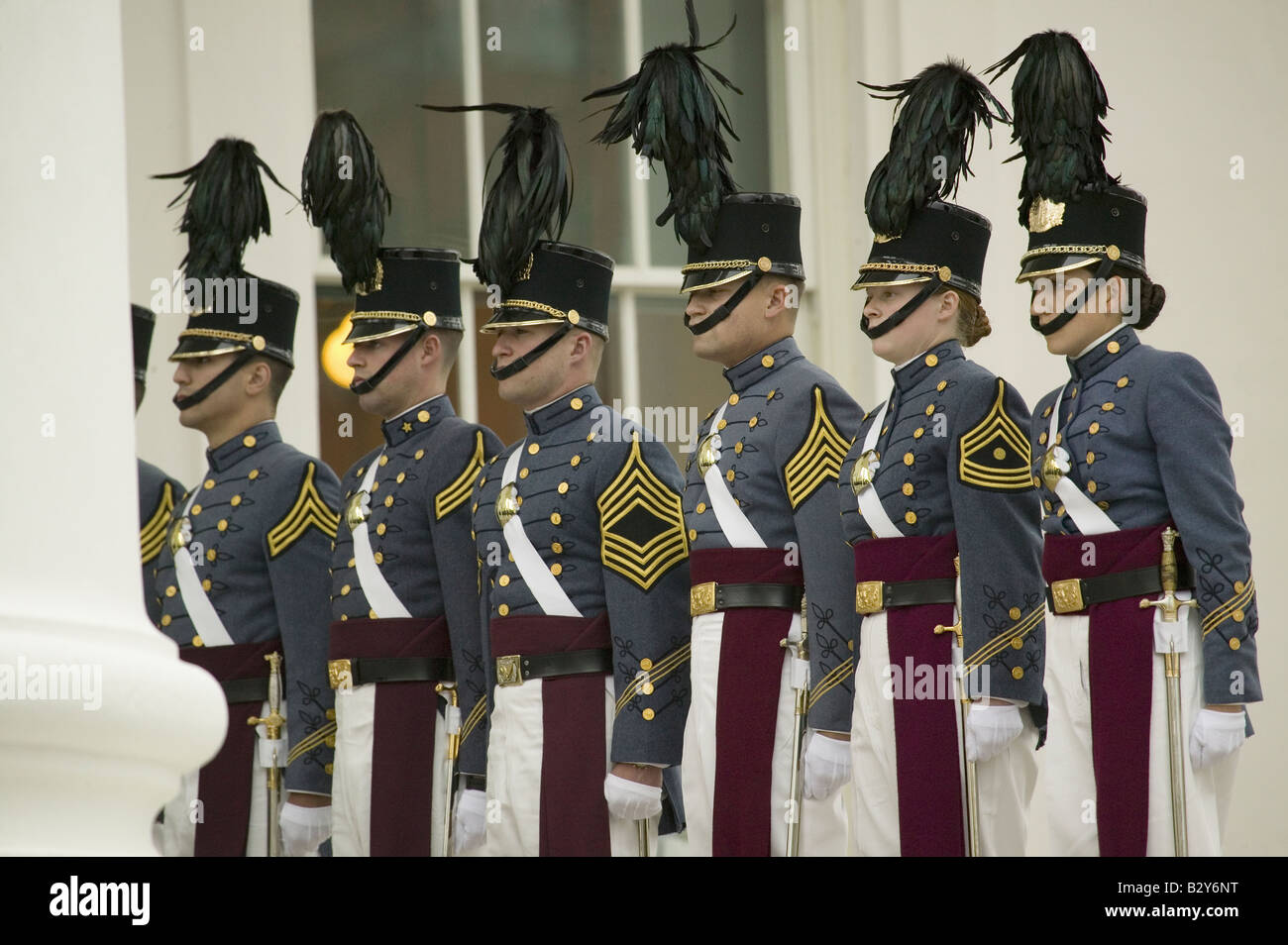 VA Istituto Militare (VMI) cadetti in posa davanti VA State Capitol in Richmond VA Foto Stock