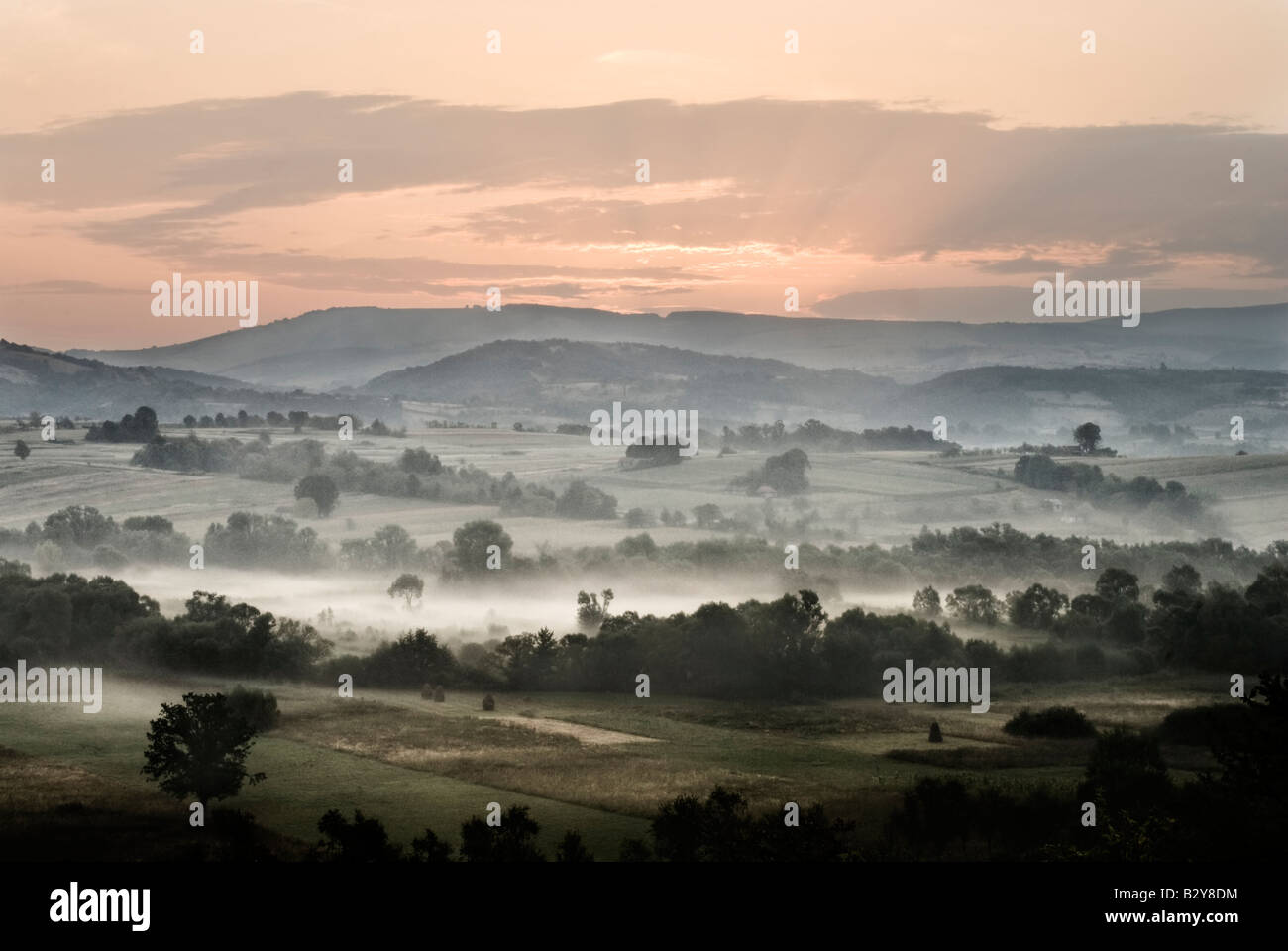 Campagna vicino a Curtea de Arges, Valacchia, Romania Foto Stock