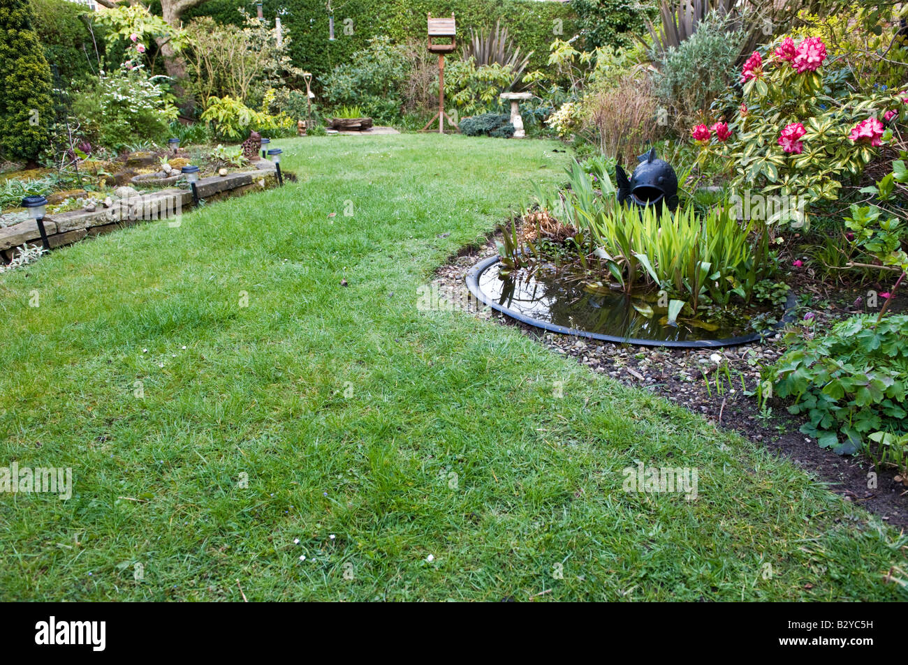 Piccolo giardino suburbano Foto Stock
