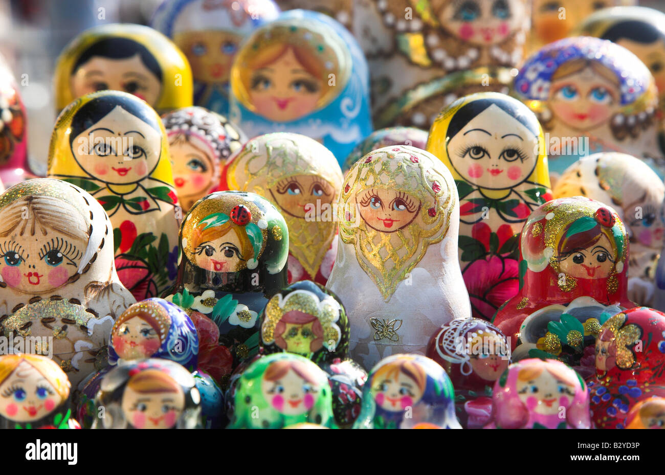 Bambole russe sul display in Siberia in Russia Foto Stock