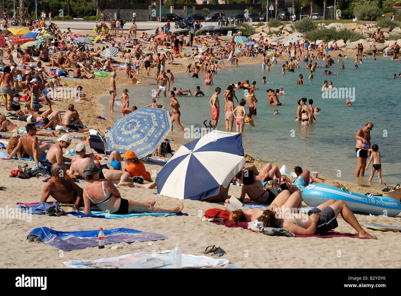 La vita in spiaggia a La Ciotat, Francia meridionale Foto Stock