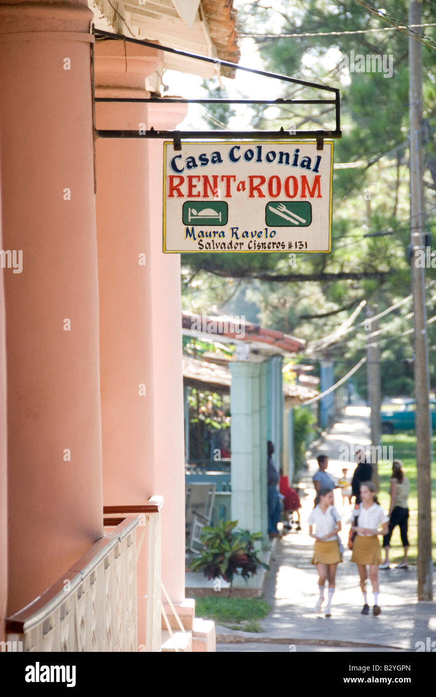 Sign on homestay privato o Casa particolare lungo Calle Salvador Cisneros in Vi ales Cuba Foto Stock