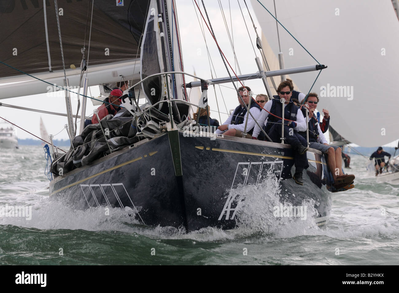 Prua dell'ocean racing yacht a vela KPMG Cowes Week Isola di Wight Foto Stock