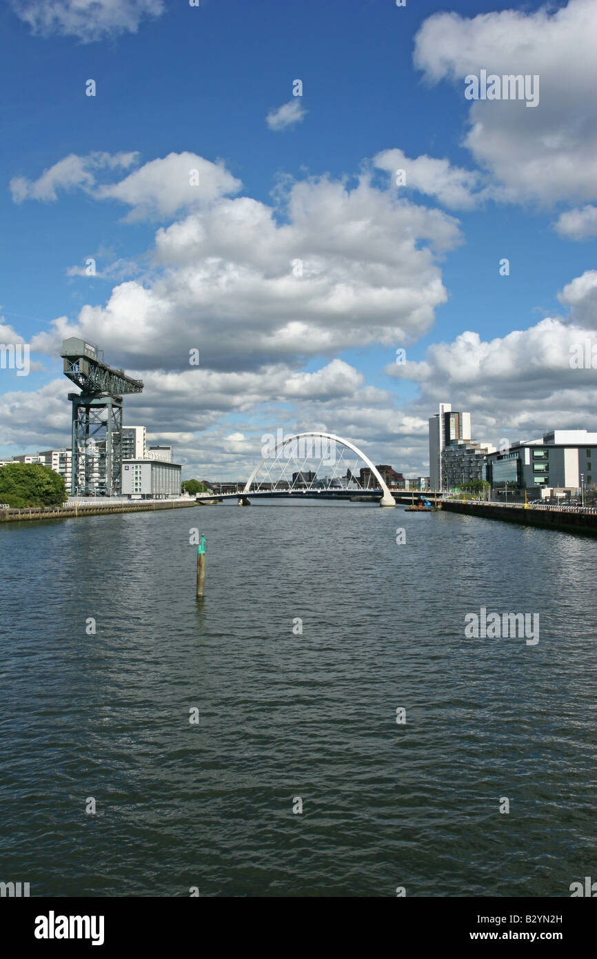 Ricerca di fiume per la gru Finneston l'arco di Glasgow Foto Stock