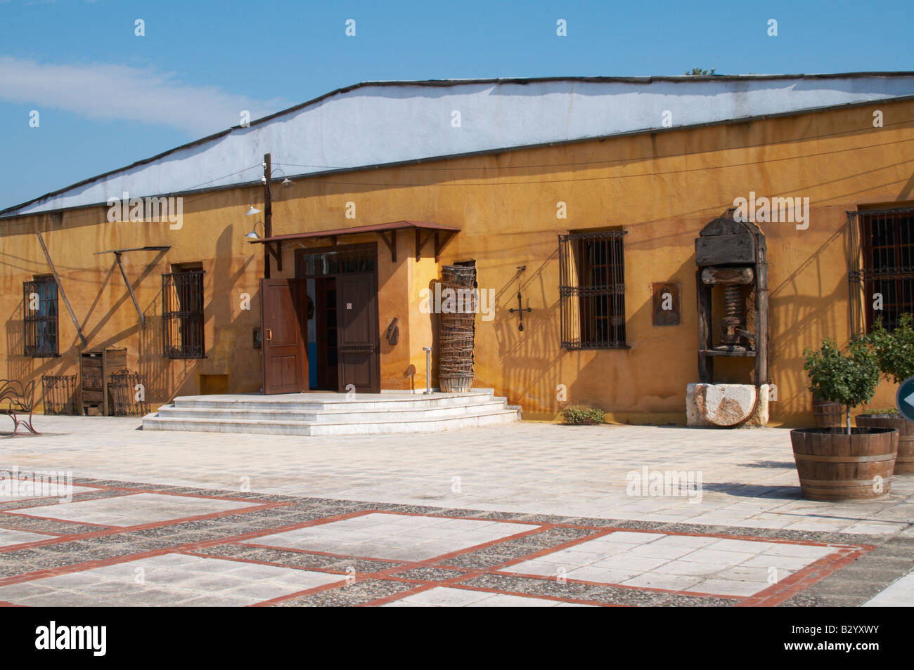 Edificio della cantina. Boutari cantine, Steinmachos, Naoussa, Macedonia, Grecia Foto Stock