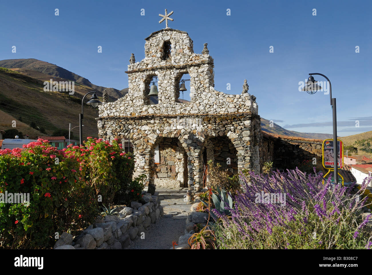 Stone cappella dedicata a Nostra Signora di Coromoto dal creatore Juan Felix Sanchez, Merida, Venezuela, Sud America Foto Stock