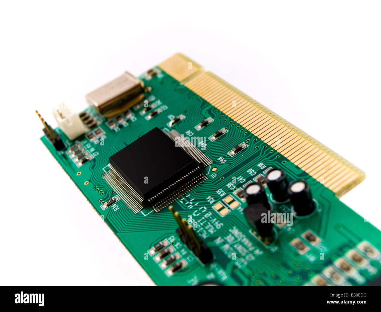 Scheda di circuiti verde PCI su sfondo bianco Foto Stock