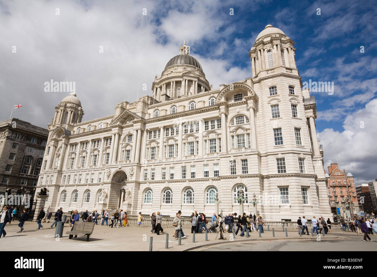 Liverpool Merseyside England Regno Unito Porto di Liverpool esterno dell'edificio in stile neoclassico architettura Foto Stock